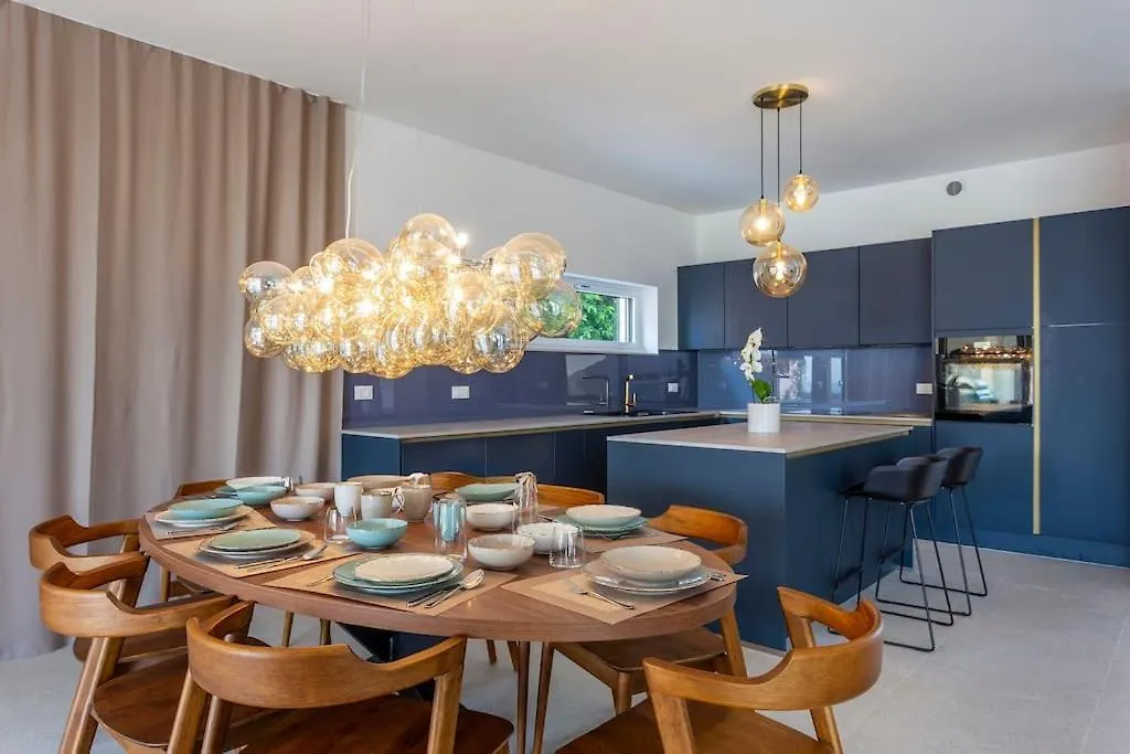 Design Villa Emily White Near Rovinj 발 0*,  크로아티아